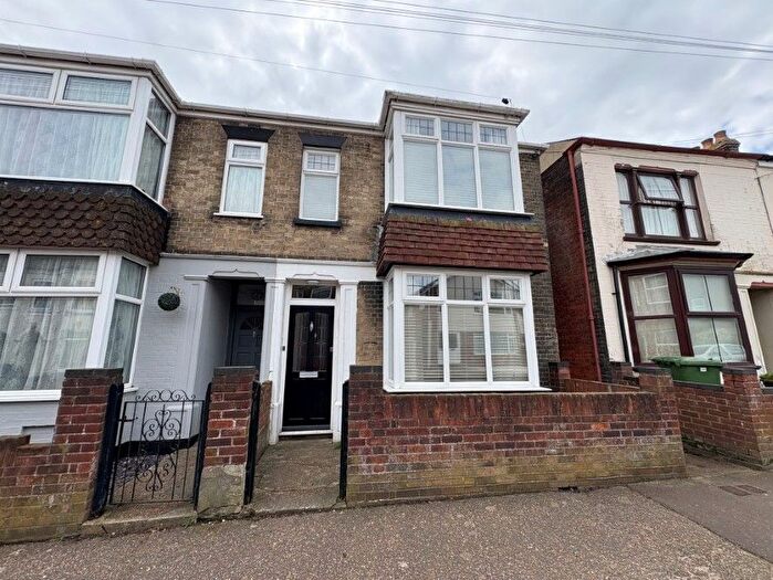 3 Bedroom Semi Detached House For Sale In Cross Road, Gorleston, Great Yarmouth, Norfolk, NR31