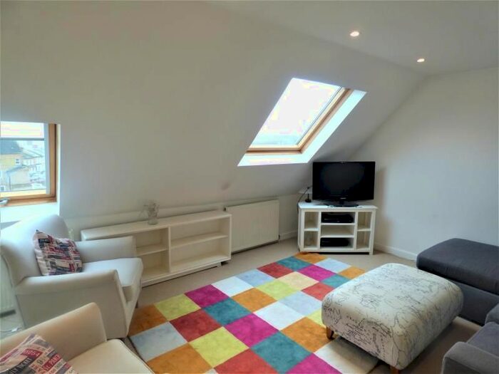 2 Bedroom Flat To Rent In Hamilton Road, London, SE27