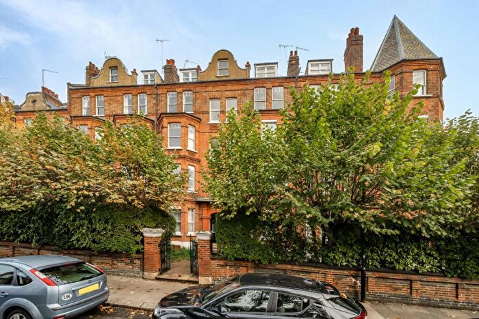 3 Bedroom Flat To Rent In Fairhazel Gardens, South Hampstead, NW6