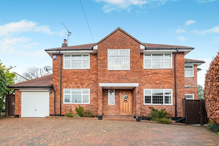 5 Bedroom Detached House For Sale In Robin Way, Cuffley, EN6