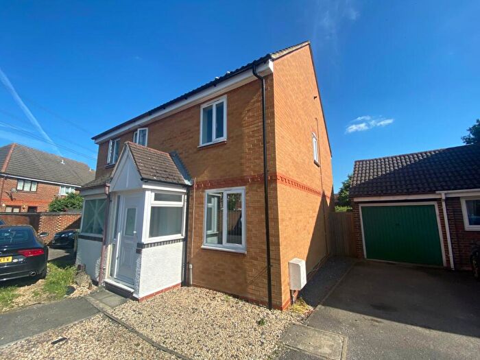 2 Bedroom Semi Detached House To Rent In Humber Close, Didcot, Oxfordshire, OX11