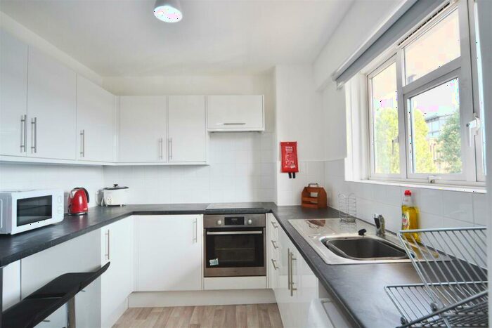 3 Bedroom Apartment To Rent In Jubilee Street, London, E1