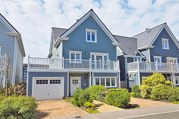 4 Bedroom Detached House For Sale In Champlain Street, Reading, RG2