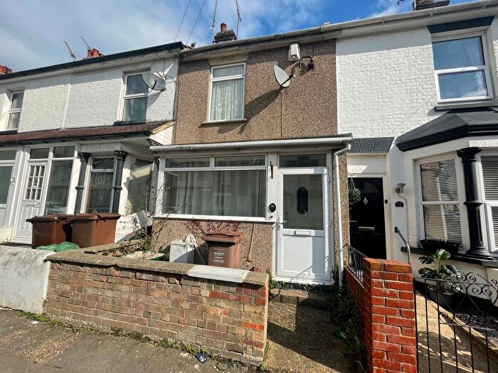 3 Bedroom Terraced House To Rent In Bingham Road, Rochester, ME2
