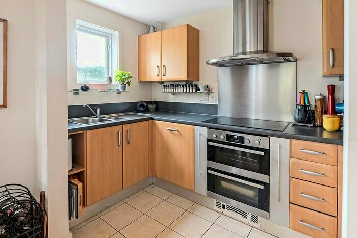 2 Bedroom Flat To Rent In Edgar Close, Kings Hill, ME19