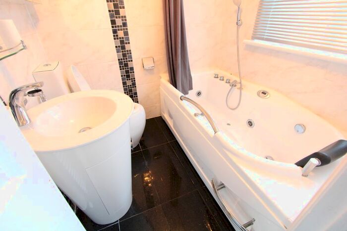 5 Bedroom Terraced House To Rent In Holne Chase, Morden, SM4