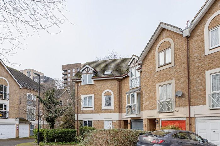 1 Bedroom Flat To Rent In Water Lane, London, SE14