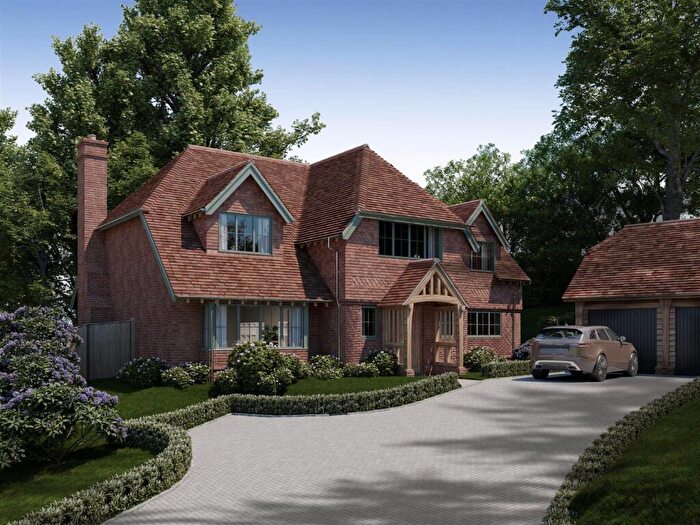 4 Bedroom Detached House For Sale In Farndon Close, Chiddingfold, GU8