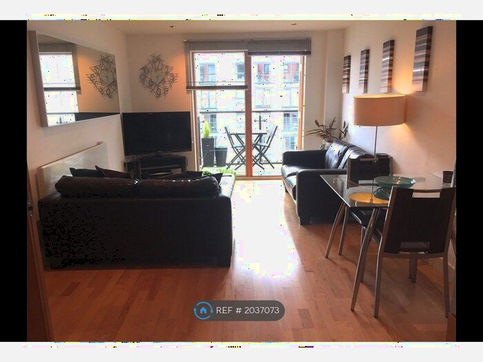 2 Bedroom Flat To Rent In Mackenzie House, Leeds, LS10