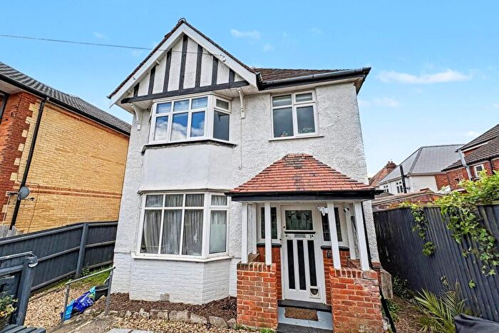 2 Bedroom Flat For Sale In Southbourne, BH6