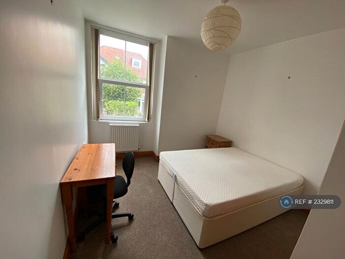 2 Bedroom Flat To Rent In Pantygwydr Road, Uplands, Swansea, SA2