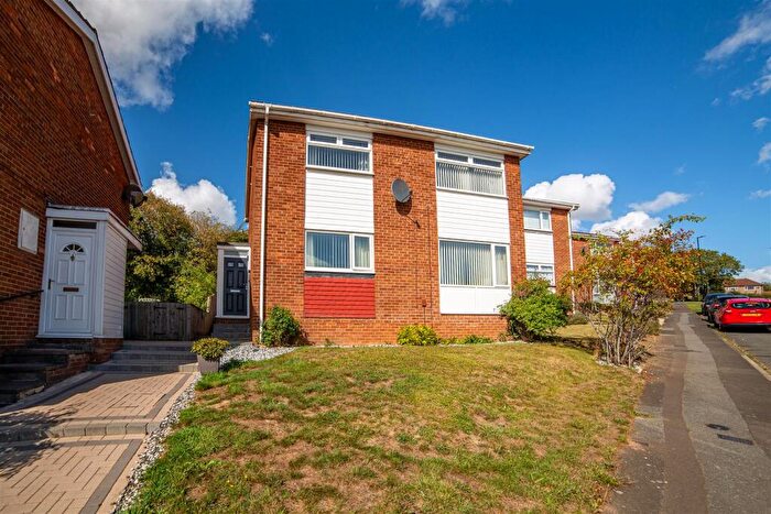 2 Bedroom Flat To Rent In Combe Drive, Newcastle Upon Tyne, NE15