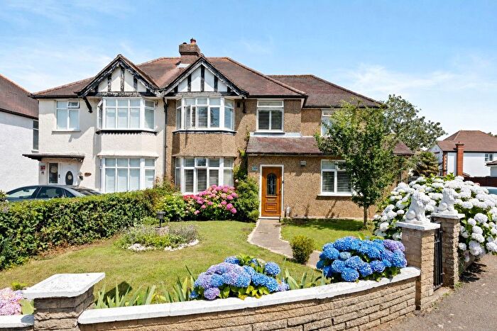 4 Bedroom Semi-Detached House For Sale In Limpsfield Road, South Croydon, CR2