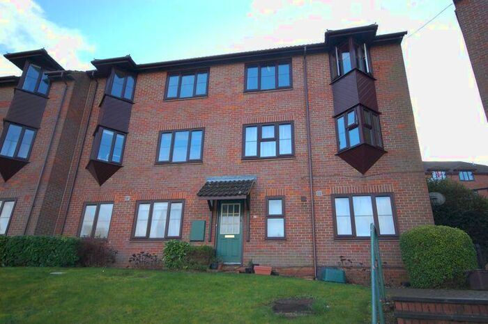 1 Bedroom Flat To Rent In Cameron Road, Chesham, HP5