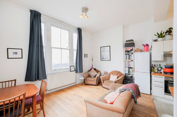 2 Bedroom Flat To Rent In King Henrys Walk, N1