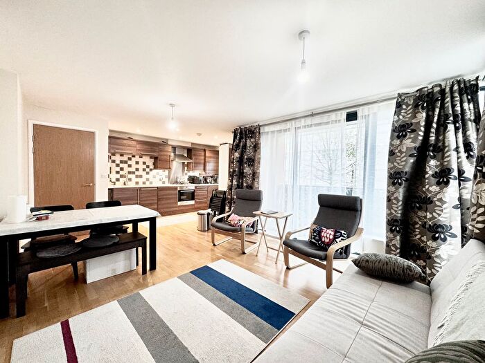 2 Bedroom Flat To Rent In Rothesay Avenue, Wimbledon Chase, SW20