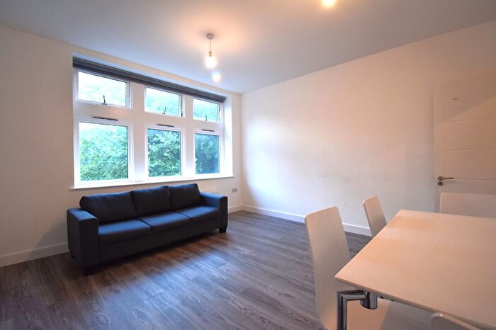 2 Bedroom Flat To Rent In Church Street, Enfield, Greater London, EN2