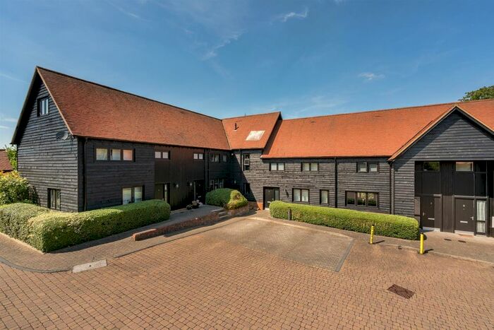 2 Bedroom Barn Conversion To Rent In Pennine Way, Hemel Hempstead HP2