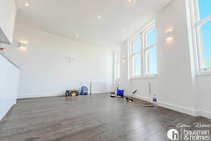 2 Bedroom Flat To Rent In North End Road, London, NW11