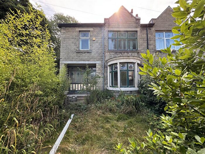 4 Bedroom Semi-Detached House For Sale In Longley Road, Huddersfield, HD5