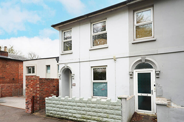 3 Bedroom End Of Terrace House For Sale In London Road, Cheltenham, GL52