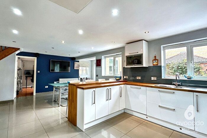 5 Bedroom Detached House For Sale In Lucerne Avenue, Bure Park, Bicester, OX26