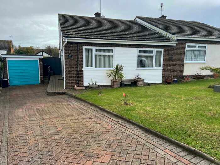 2 Bedroom Bungalow To Rent In Hillcrest, Kirby-le-Soken, Frinton-on-Sea, CO13