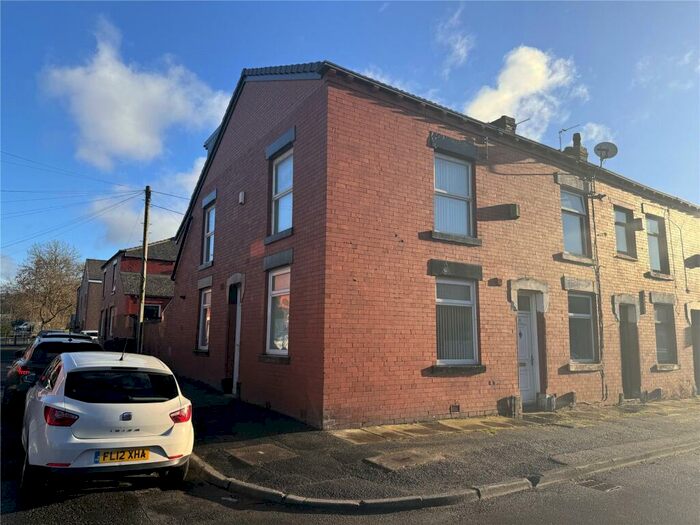5 Bedroom End Of Terrace House To Rent In Lime Street, Chadderton, Oldham, Greater Manchester, OL1
