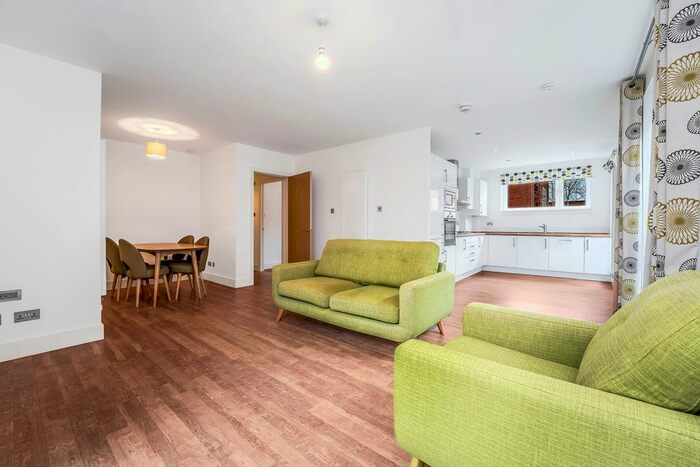 2 Bedroom Flat To Rent In Fettes Rise, Fettes, Edinburgh, EH4