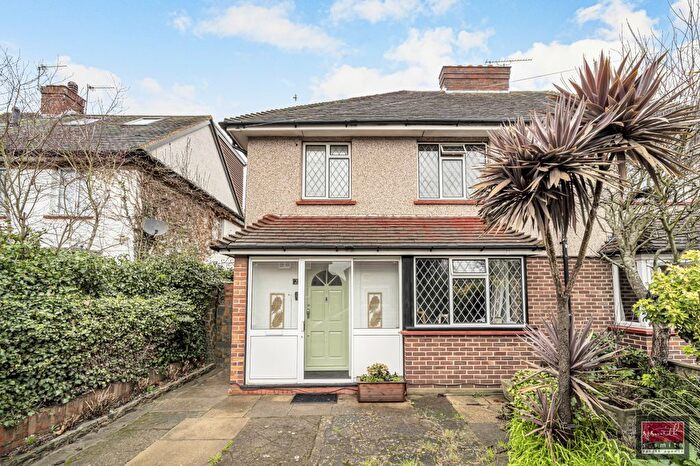 3 Bedroom Semi Detached House For Sale In Arnold Road, Staines-Upon-Thames, TW18