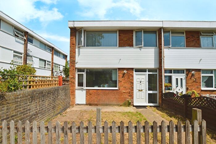 3 Bedroom End Of Terrace House To Rent In Wood Close, Hatfield, AL10
