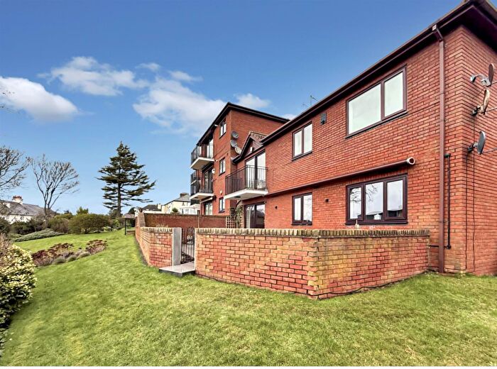 2 Bedroom Apartment For Sale In Mount Avenue, Heswall, Wirral, CH60