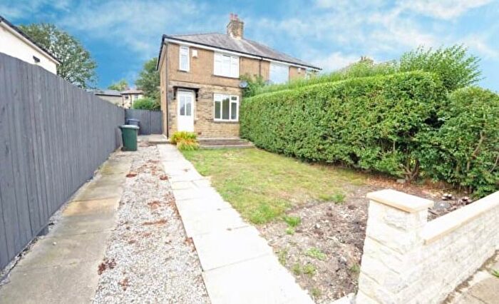 3 Bedroom Semi Detached House To Rent In Mandale Road, Bradford, BD6