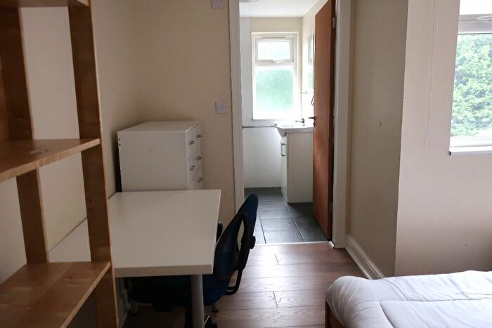 5 Bedroom Terraced House To Rent In Dawlish Road, Birmingham, B29