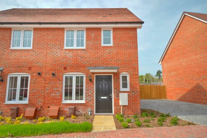 3 Bedroom Semi-Detached House To Rent In Buckle Mead, Chichester, PO20