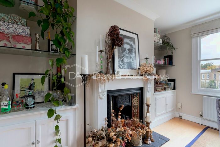 2 Bedroom Flat To Rent In Bromells Road, Clapham, London, SW4
