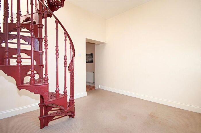 2 Bedroom Flat To Rent In Lime Grove, Rushden, NN10