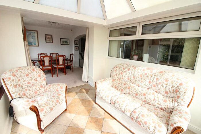 2 Bedroom Semi-Detached Bungalow For Sale In Derwent Avenue, Leeds, LS25