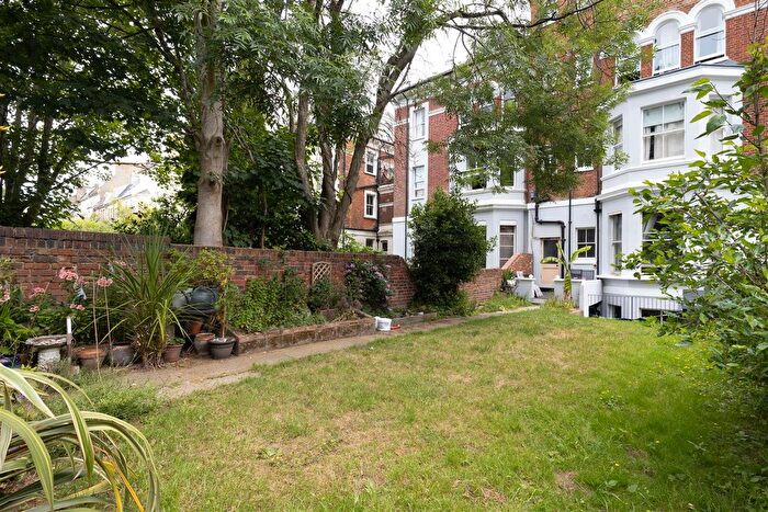 1 Bedroom Flat For Sale In Charles Road, St. Leonards-On-Sea, TN38