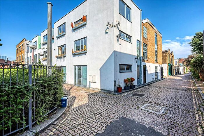 2 Bedroom End Of Terrace House For Sale In Culford Mews, Islington, London, N1