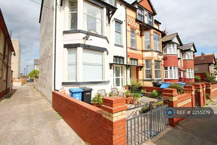 2 Bedroom Flat To Rent In Palace Avenue, Rhyl, LL18