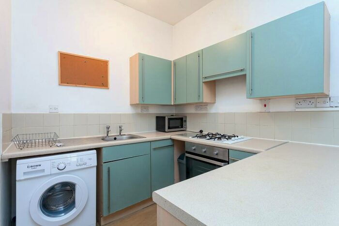 3 Bedroom Flat To Rent In Camden Road, NW1