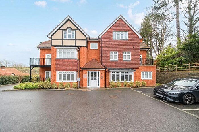 2 Bedroom Flat For Sale In Tupwood Lane, Caterham, CR3
