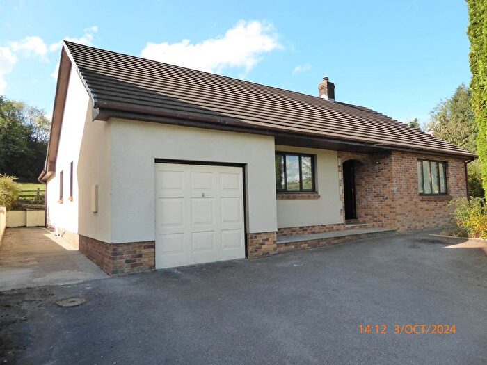 3 Bedroom Bungalow To Rent In Bronwydd Arms, Carmarthen, SA33