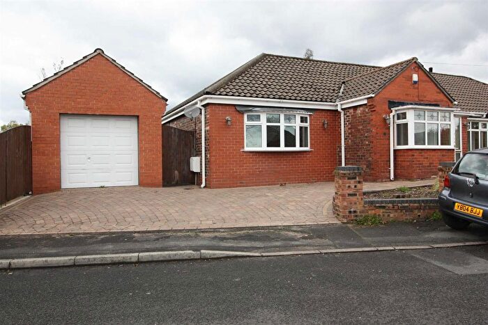 3 Bedroom Semi-Detached Bungalow To Rent In Willows Drive, Failsworth, Manchester, M35