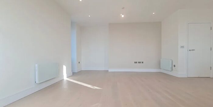 2 Bedroom Flat To Rent In Brampton Grove, London, NW4