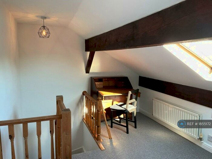 2 Bedroom End Of Terrace House To Rent In North Street, Rawdon, Leeds, LS19