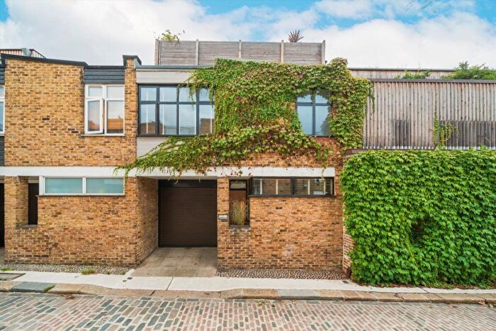 3 Bedroom House For Sale In Camden Mews, Camden Town, NW1