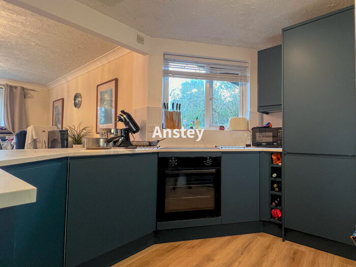 2 Bedroom Flat To Rent In Westridge Road, Southampton, SO17