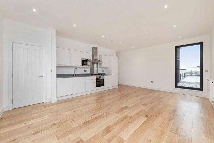 2 Bedroom Flat To Rent In Stanhope Road, North Finchley, N12